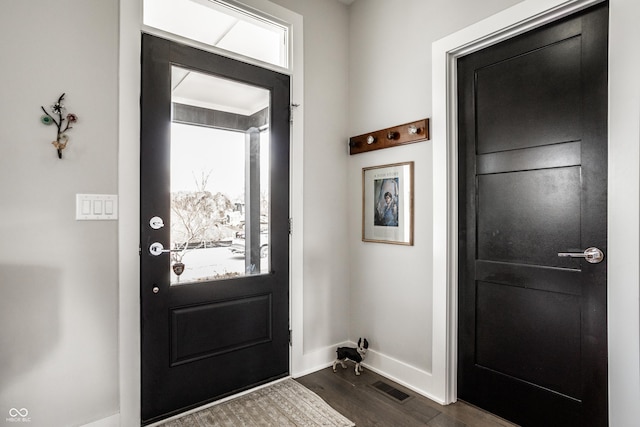 entryway featuring visible vents, baseboards, and dark wood-type flooring