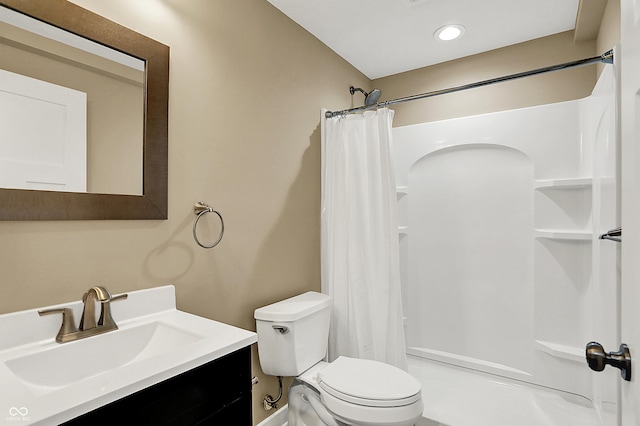 bathroom with a shower with shower curtain, vanity, toilet, and recessed lighting