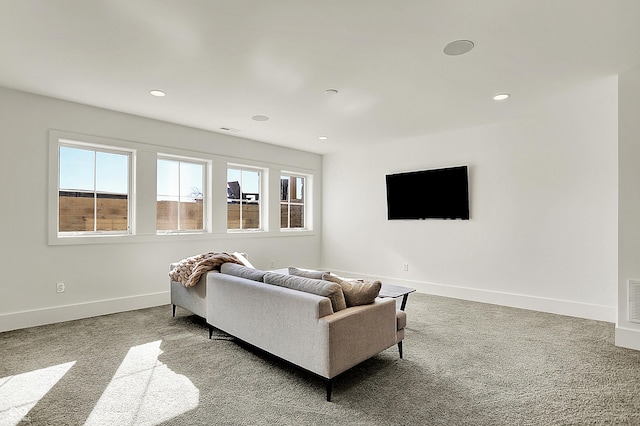 living area with visible vents, baseboards, carpet flooring, and recessed lighting