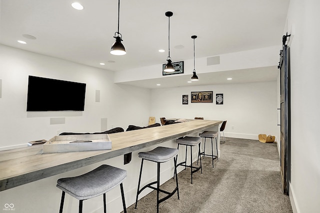 bar featuring recessed lighting, visible vents, a barn door, carpet flooring, and baseboards