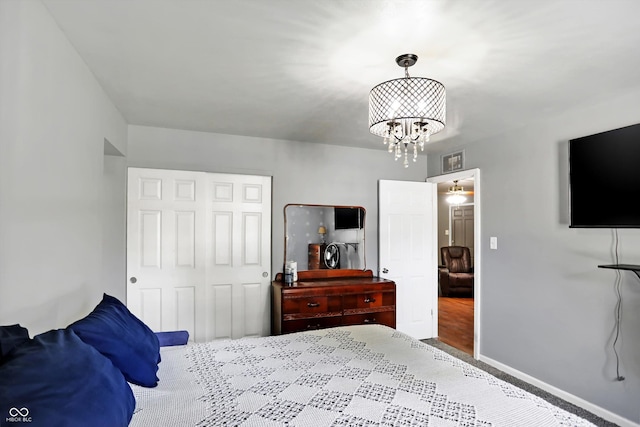 bedroom with visible vents, a notable chandelier, and baseboards