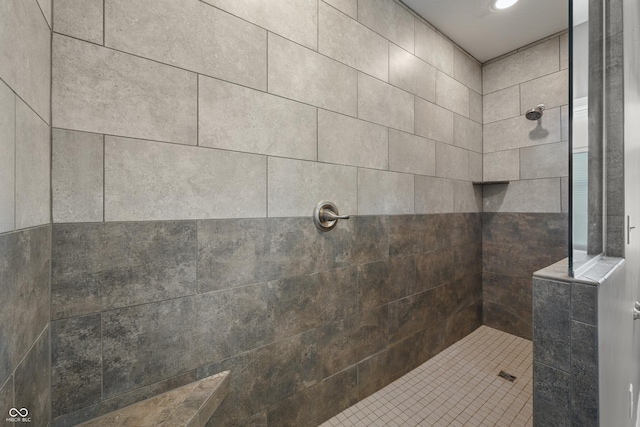 full bath with tiled shower