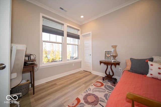 sitting room with light wood finished floors, visible vents, baseboards, and crown molding