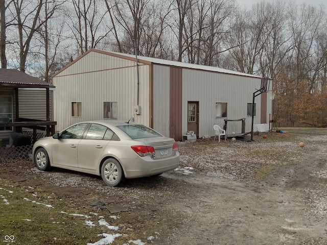 view of outdoor structure with an outbuilding