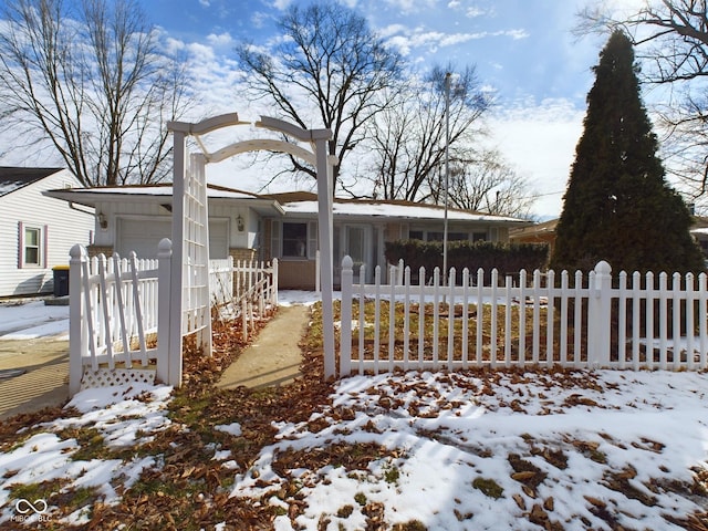 view of front of home featuring a fenced front yard and an attached garage