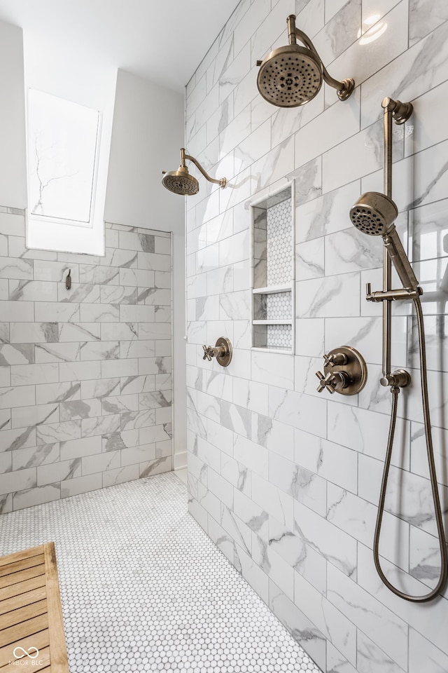 full bathroom featuring tiled shower