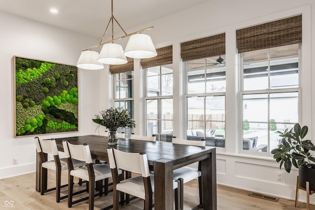 dining space featuring light wood-type flooring, baseboards, visible vents, and recessed lighting