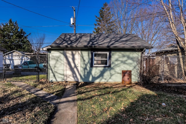 view of outdoor structure with an outbuilding and fence