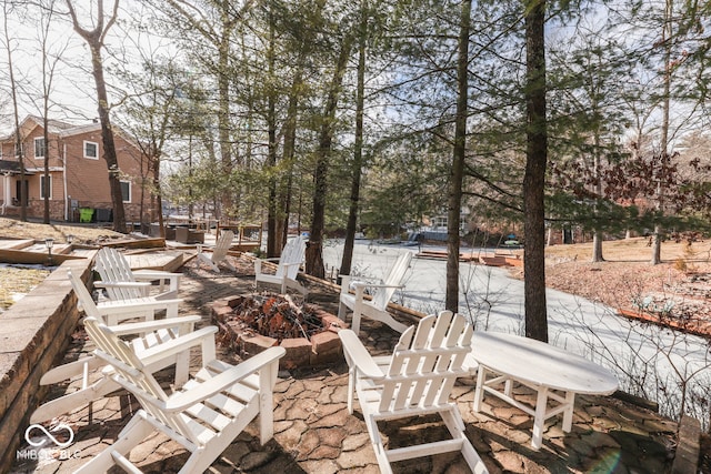 view of yard featuring an outdoor fire pit