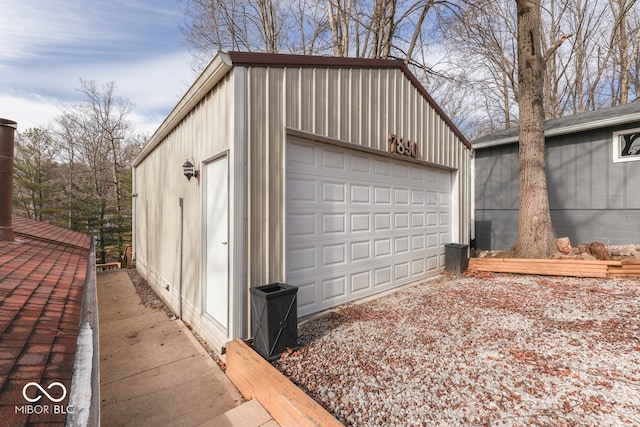 view of detached garage