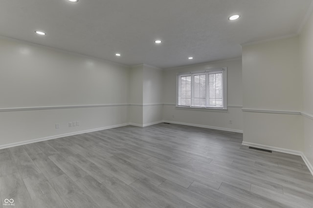 unfurnished room with light wood-style floors, recessed lighting, visible vents, and crown molding