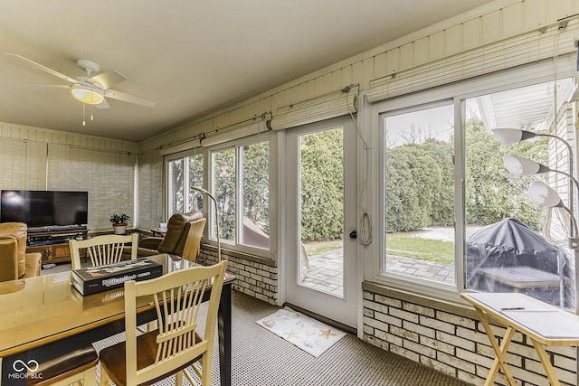 sunroom / solarium featuring a ceiling fan