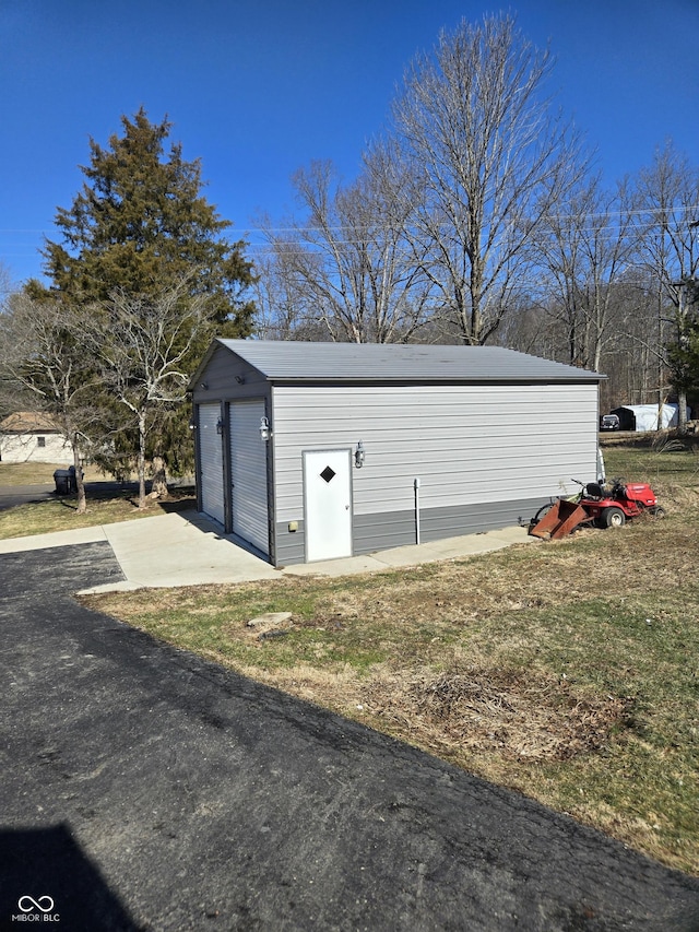 view of outbuilding with an outbuilding