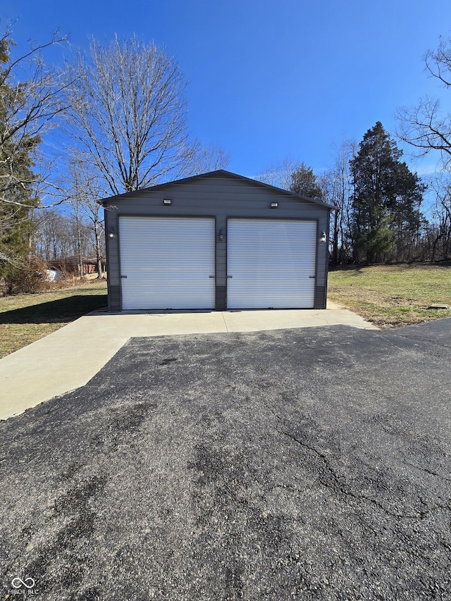 view of detached garage