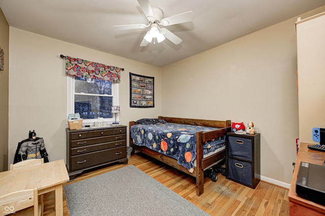 bedroom featuring light wood-style floors, ceiling fan, and baseboards