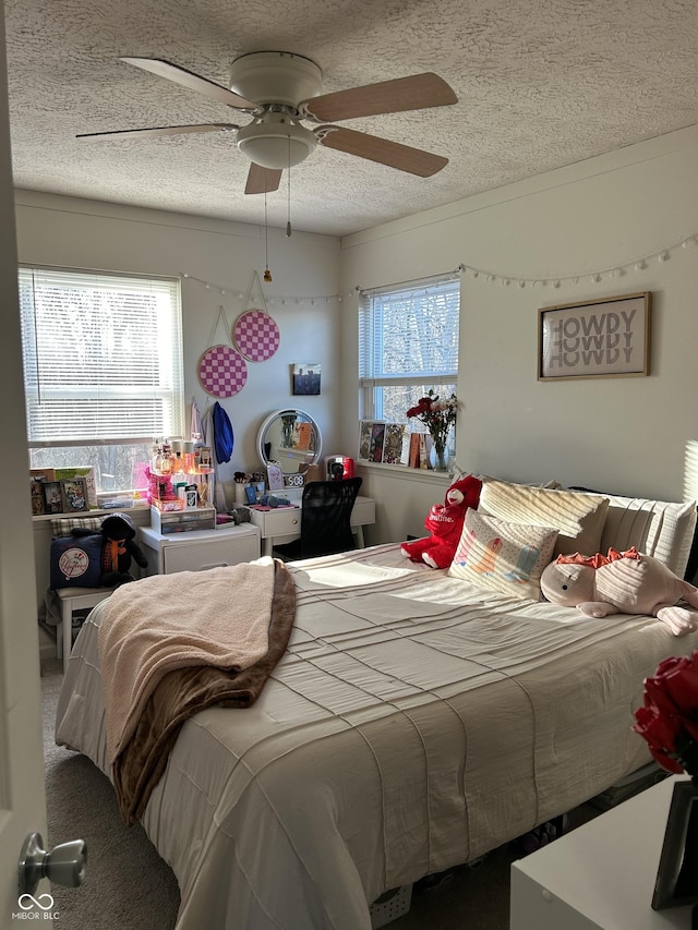 bedroom featuring ceiling fan and a textured ceiling