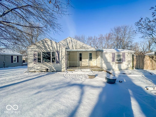 view of front of house with covered porch and fence