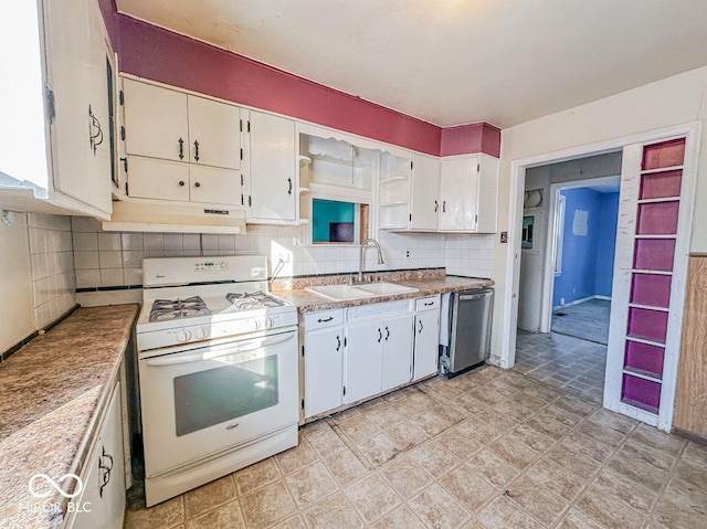 kitchen featuring under cabinet range hood, a sink, light countertops, stainless steel dishwasher, and white gas range