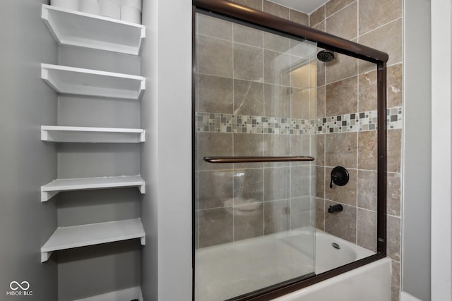 1413 S E St, Indianapolis, IN 46225 - full bath featuring enclosed tub / shower combo