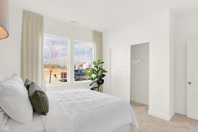 bedroom featuring carpet floors, baseboards, visible vents, and a closet