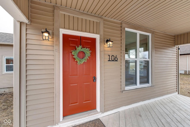 entrance to property with covered porch