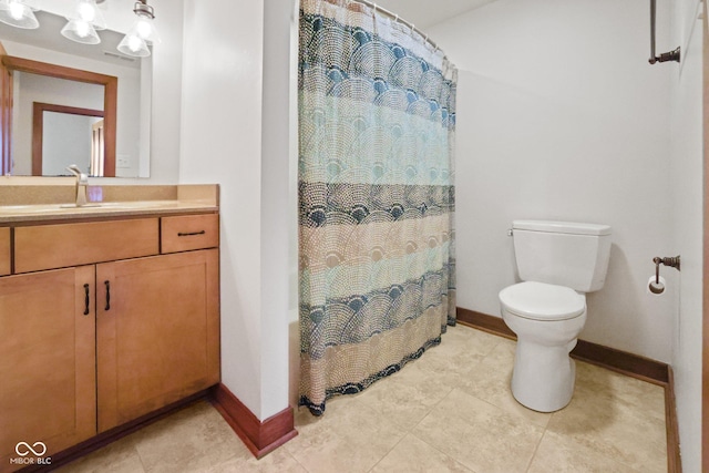 bathroom featuring a shower with shower curtain, vanity, toilet, and baseboards