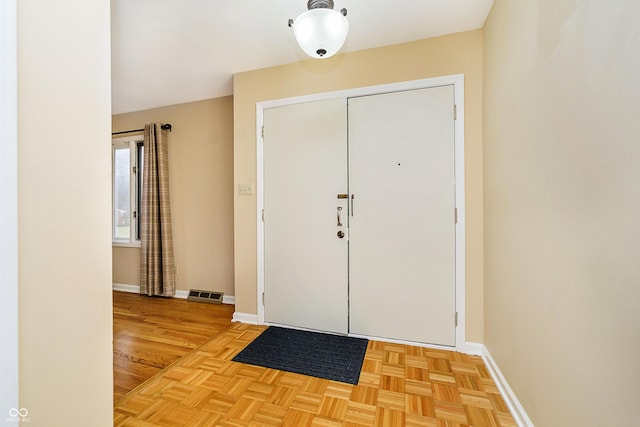 foyer with visible vents and baseboards