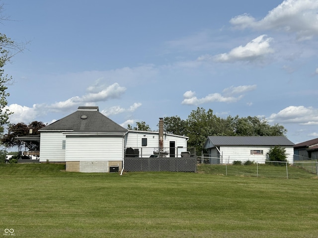 245 W Dixie Bee Rd, Veedersburg, IN 47987 - view of yard