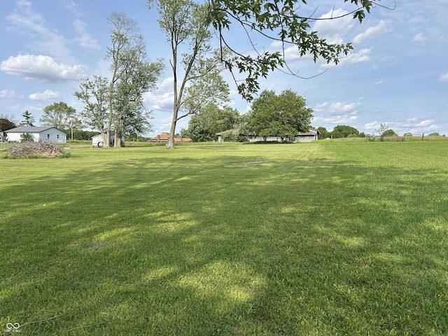 245 W Dixie Bee Rd, Veedersburg, IN 47987 - view of grassy yard