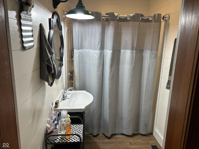 245 W Dixie Bee Rd, Veedersburg, IN 47987 - full bath featuring wood finished floors and curtained shower