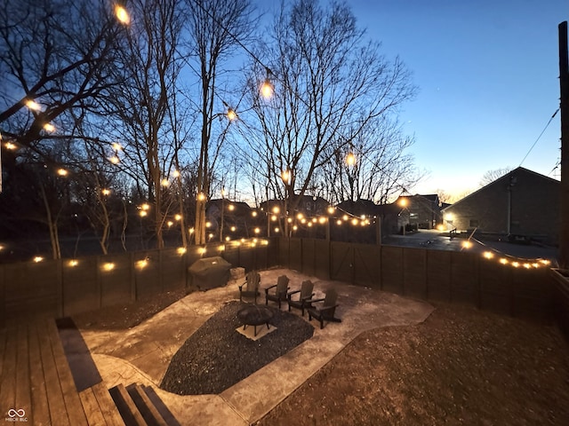 1818 N Cornell Ave, Indianapolis, IN 46202 - view of yard at dusk