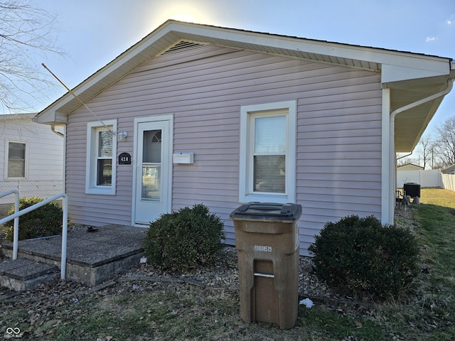 view of front facade featuring fence