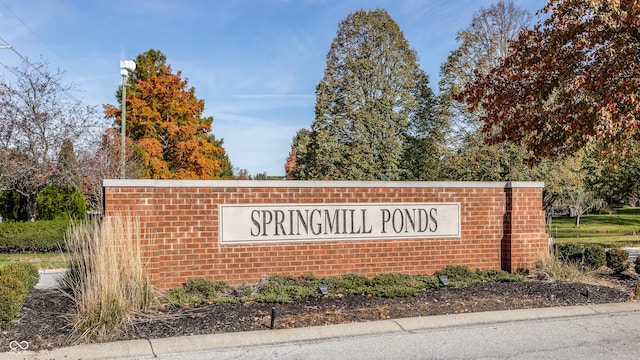 view of community / neighborhood sign