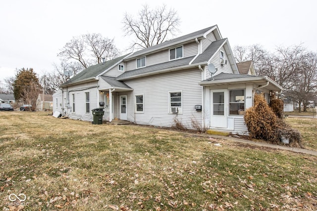 view of front of property with a front yard