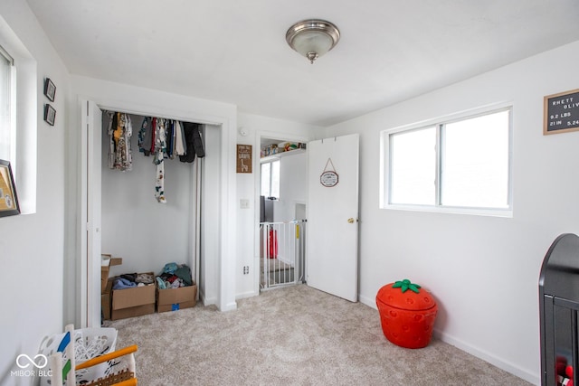 recreation room with carpet