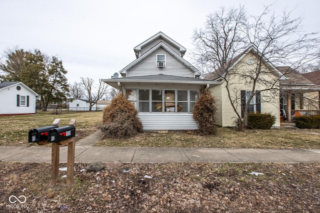 view of front of house featuring a front yard