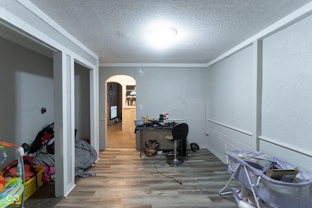 238-240 N Beville Ave, Indianapolis, IN 46201 - interior space with a textured ceiling, arched walkways, wood finished floors, and ornamental molding