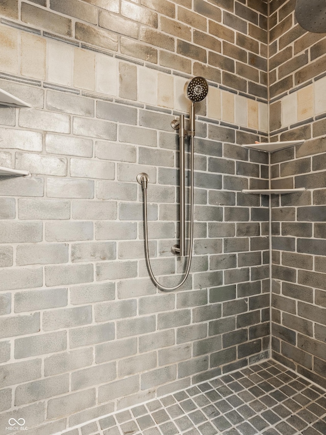 6560 Dawson Lake Dr, Indianapolis, IN 46220 - bathroom view of a tile shower