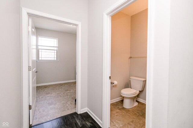 6117 Arctic Cir, Indianapolis, IN 46237 - bathroom featuring toilet and baseboards