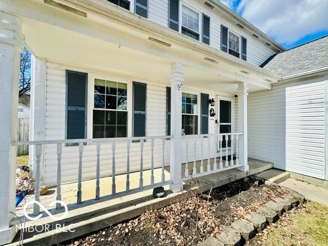 doorway to property with covered porch