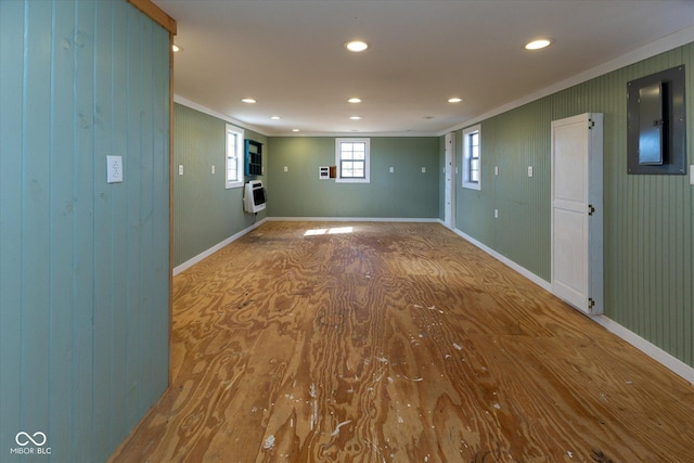 unfurnished room with recessed lighting, baseboards, and ornamental molding