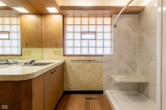 full bath with a shower, visible vents, vanity, and wood finished floors