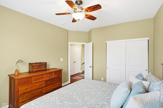 bedroom featuring visible vents, a ceiling fan, and a closet