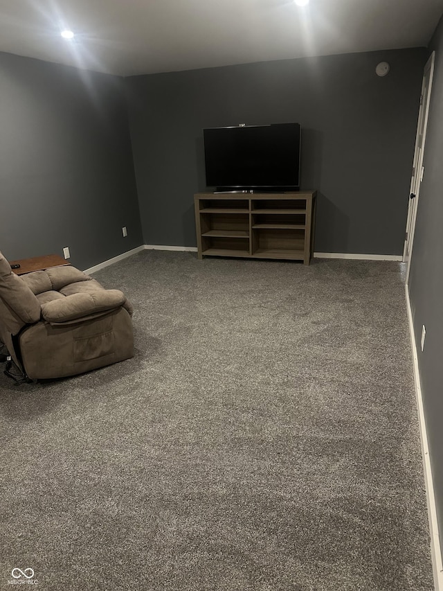 sitting room with carpet and baseboards