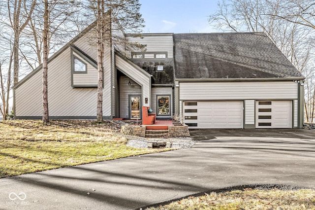 view of front facade featuring driveway and an attached garage