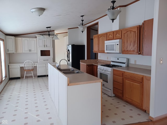 kitchen featuring a kitchen island with sink, white appliances, a sink, vaulted ceiling, and crown molding