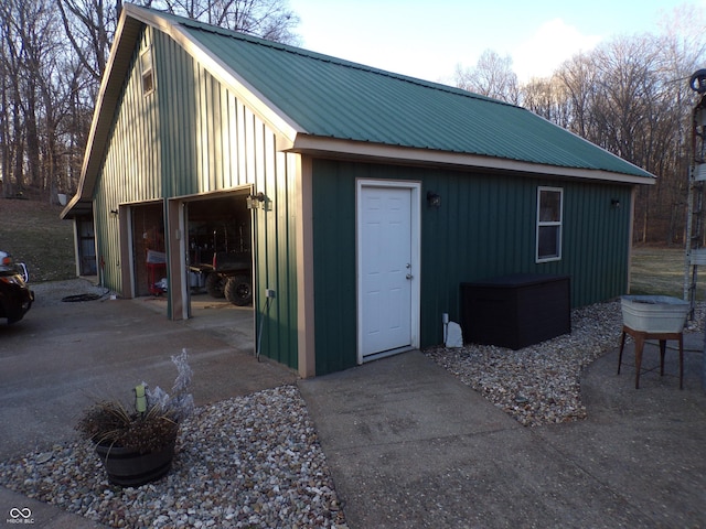 view of outbuilding featuring an outbuilding