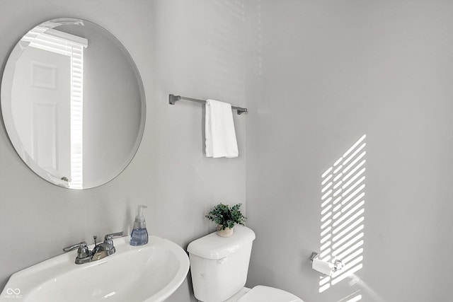 bathroom featuring a sink and toilet