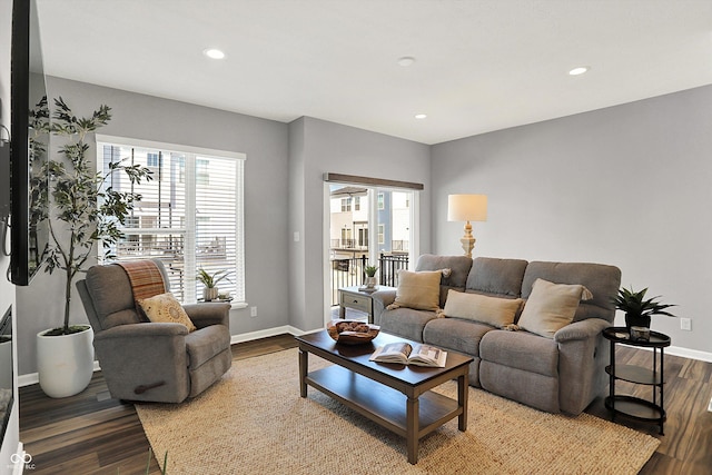 living area featuring dark wood-style floors, recessed lighting, and baseboards