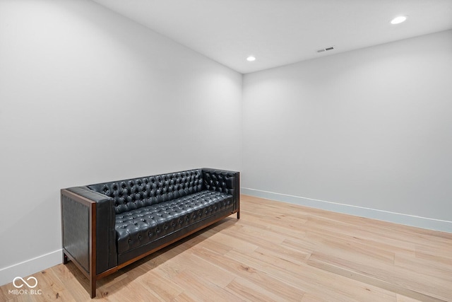 living area with visible vents, recessed lighting, baseboards, and wood finished floors